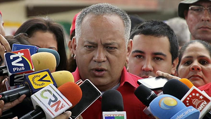 Diosdado Cabello, presidente del Parlamento venezolano, tras depositar su voto en las elecciones legislativas del 6 de diciembre de 2015. 