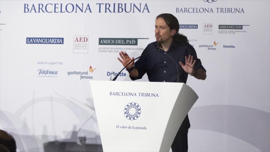 El candidato de Podemos, Pablo Iglesias, en un coloquio celebrado en Barcelona organizado por la AED y la Societat Econòmica Barcelonesa Amics del País. 9 de diciembre de 2015. 