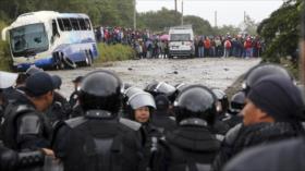 Video: choques entre maestros y policía dejan un muerto en México