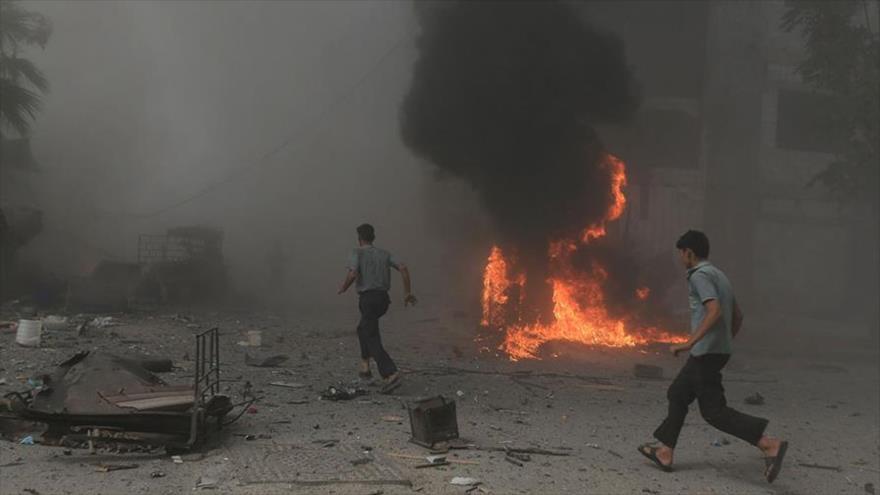 Escenario de un atentado con coche bomba en la ciudad siria de Al-Hasaka.