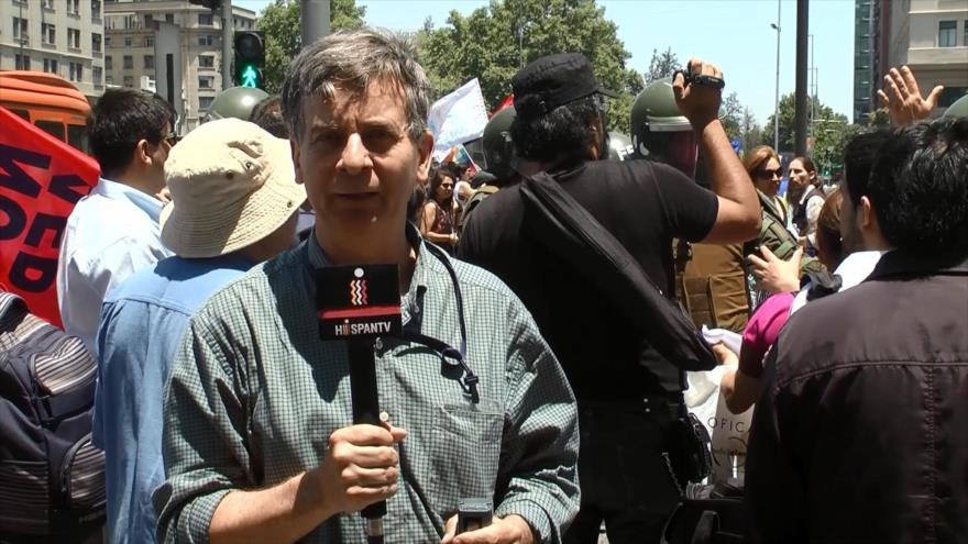 Policía chilena reprime a pensionados y trabajadores
