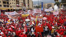 Partidarios de Maduro se manifiestan frente a Asamblea Nacional