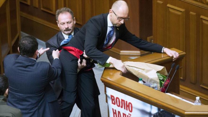 Parlamento ucraniano se convierte en el escenario de pelea tras ataque al primer ministro