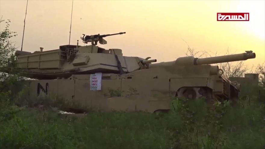 Un tanque del Ejército yemení en la región sureña saudí de Jizan.