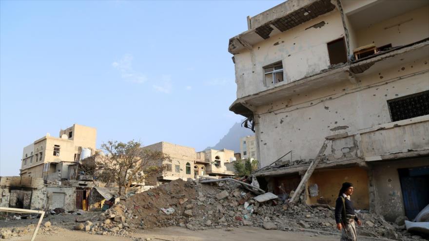 Ruinas causadas por un ataque saudí contra un barrio residencial en la provincia suroccidental yemení de Taiz.