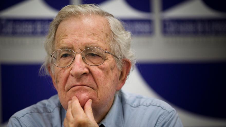 El célebre politólogo estadounidense Noam Chomsky.