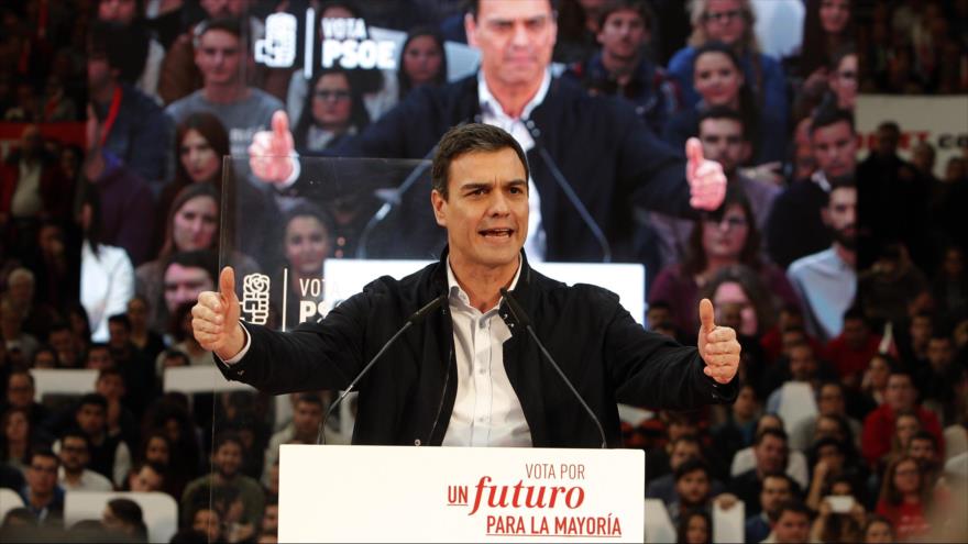 El secretario general del Partido Socialista Obrero Español (PSOE), Pedro Sánchez, habla durante la campaña electoral en Valencia. 13 de diciembre de 2015