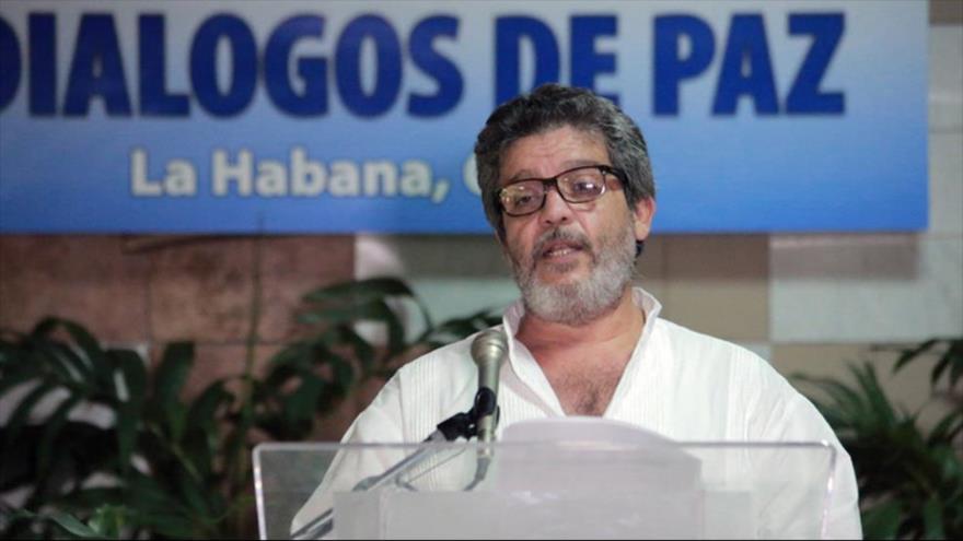 Miembro del equipo negociador de las Fuerzas Armadas Revolucionarias de Colombia (FARC), Marcos Calarcá, presente en las conversaciones de La Habana.