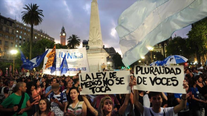 Organizaciones sociales y políticas se manifestaron en defensa de la ley de medios.