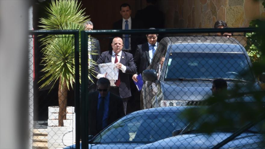 Policía de Brasil realiza una redada a la residencia de Eduardo Cunha, presidente de la Cámara de Diputados, para recabar evidencias de su corrupción. 15 de diciembre de 2015