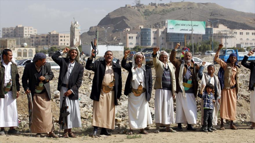 Combatientes del movimiento popular Ansarolá en la ciudad de Saná, la capital de Yemen.