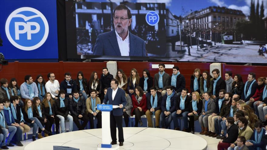 El presidente de España y candidato a la reelección por el Partido Popular (PP), Mariano Rajoy, durante un acto de campaña en Las Rozas, cerca de Madrid, la capital. 13 de diciembre de 2015.