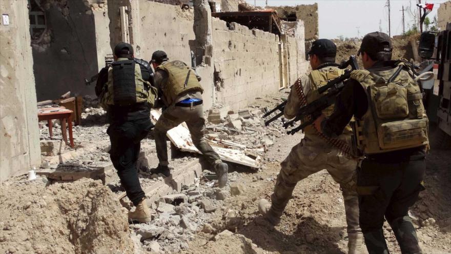 Fuerzas de seguridad iraquíes realizan una patrulla en la ciudad de Ramadi, capital de la provincia occidental de Al-Anbar, 9 de abril de 2015.