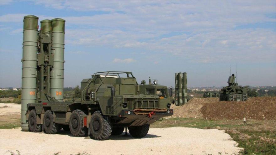 Sistemas antiaéreos rusos S-400.