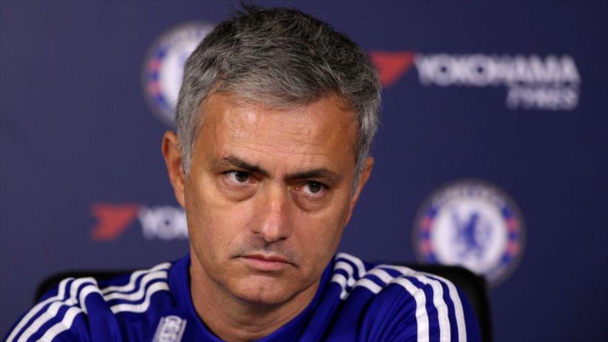 El técnico destituido del Chelsea José Mourinho.