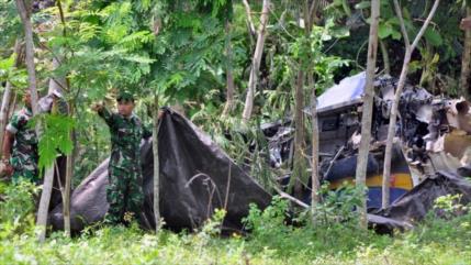 Al menos 2 muertos en el accidente de avión militar de Indonesia