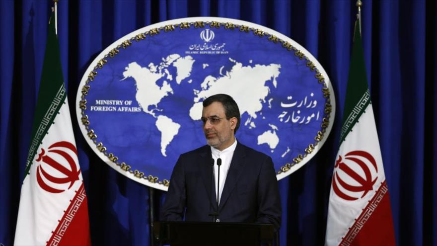 El portavoz del Ministerio iraní de Exteriores, Husein Yaber Ansari, durante una rueda de prensa celebrada en Teherán, 21 de diciembre de 2015.