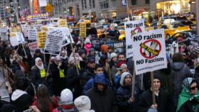 Cientos de estadounidenses protestan contra Trump en Nueva York