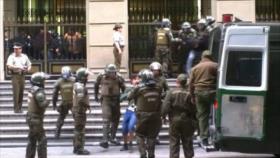 Carabineros detienen a 28 estudiantes en una protesta en Chile