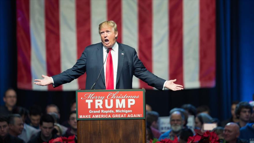 Donald Trump, candidato republicano a la Presidencia de EE.UU., pronuncia un discurso en el estado de Michigan, 21 de diciembre de 2015.