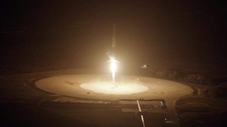 SpaceX hace historia y aterriza verticalmente su cohete Falcon 9