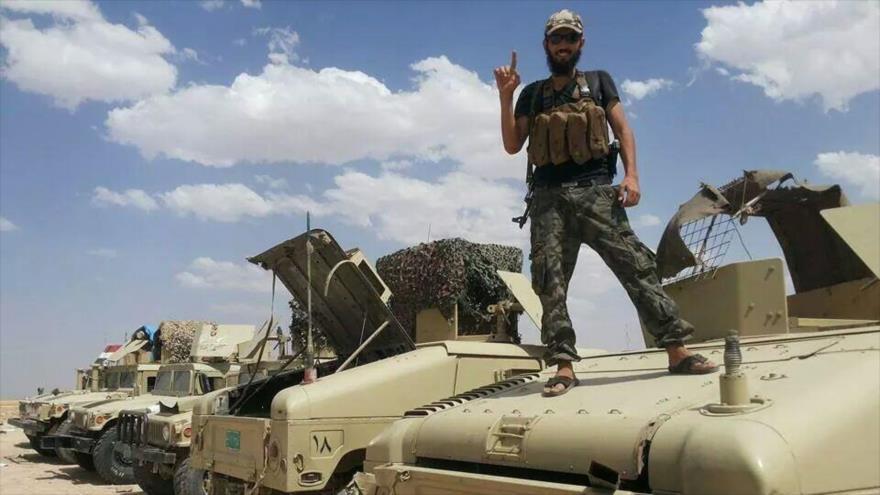 Un integrante del grupo terrorista EIIL (Daesh, en árabe) en la ciudad de Mosul, en el norte de Irak.