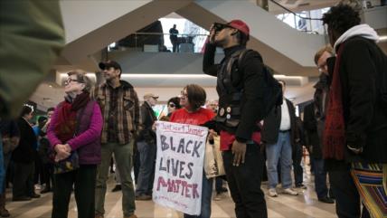 Policía de EEUU disuelve protesta de afroamericanos en Minnesota