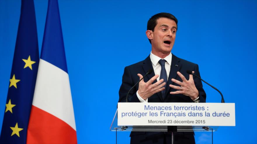 Primer ministro francés, Manuel Valls, durante una rueda de prensa tras una reunión del Consejo de Ministros, 23 de diciembre de 2015.