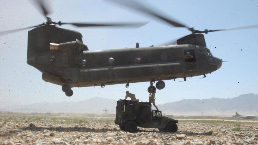 Un helicóptero Boeing CH-47 Chinook de fabricación estadounidense.