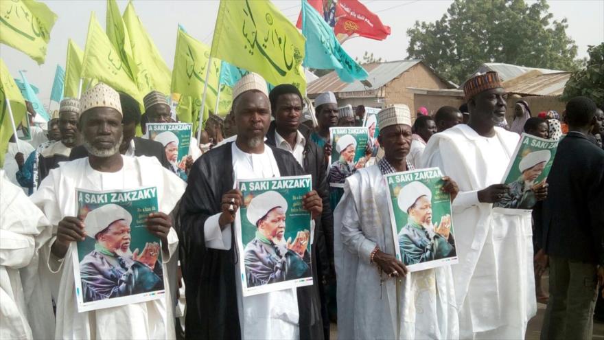 Nigerianos condenan en la ciudad norteña de Bauchi la represión contra los musulmanes por el Ejército, 24 de diciembre de 2015.