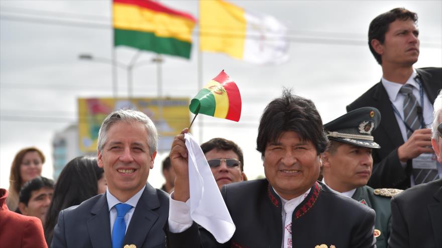 Evo Morales (dcha.), presidente de Bolivia, y Álvaro García Linera, vicepresidente del país suramericano.