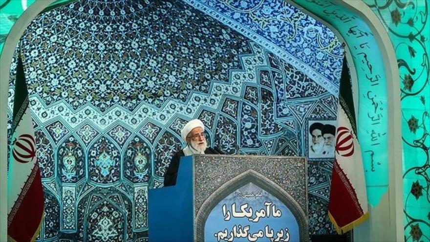 El ayatolá Ahmad Yanati, Imam del rezo del viernes de Teherán (capital iraní), 25 de diciembre de 2015.