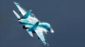 Vídeo: Cazabombarderos Su-34 rusos sobrevuelan Daraa en Siria