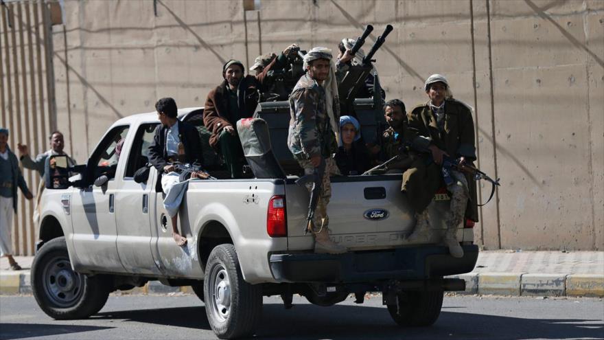 Combatientes del movimiento yemení Ansarolá.