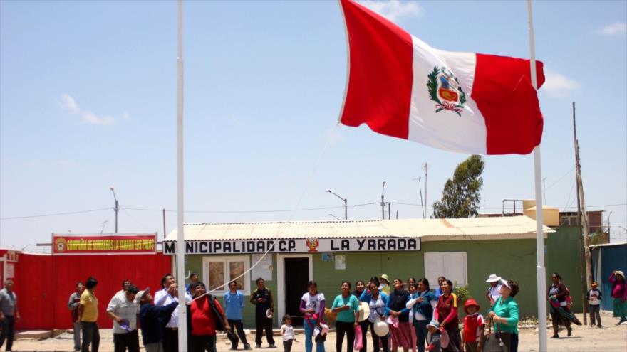 Pobladores peruanos celebran un acto de soberanía en el distrito La Yarada-Los Palos, ubicado en la región Tacna, en el sur de Perú.