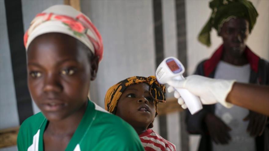 Guinea fue declarada libre de ébola dos años después de que se detectara el primer caso de la epidemia en Guinea, y que ha causado más de 11 300 muertes de casi 29 000 casos registrados en África Occidental.