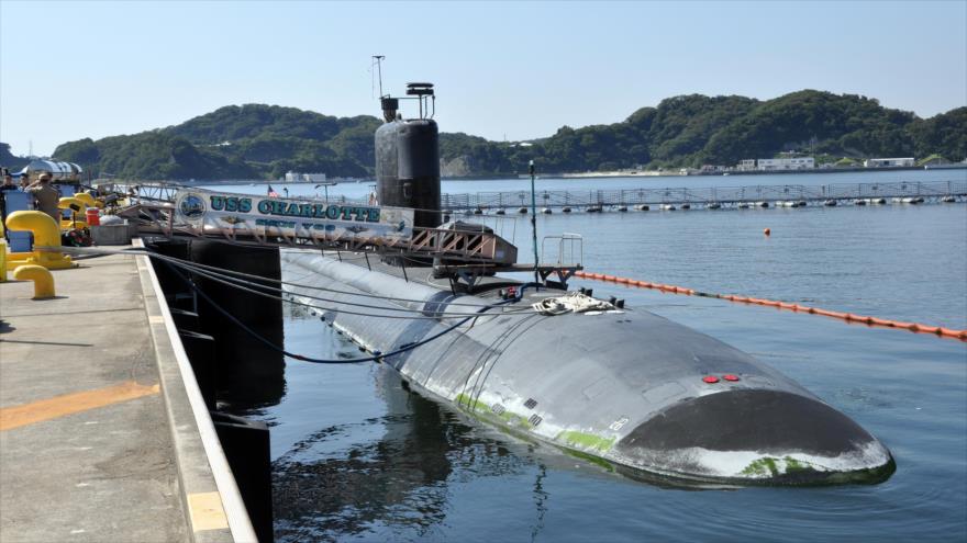El submarino estadounidense USS Charlotte, de clase Los Ángeles de la Armada de EEUU, en la ciudad portuaria de Yokosuka, en el Pacífico occidental, 12 de septiembre de 2013.