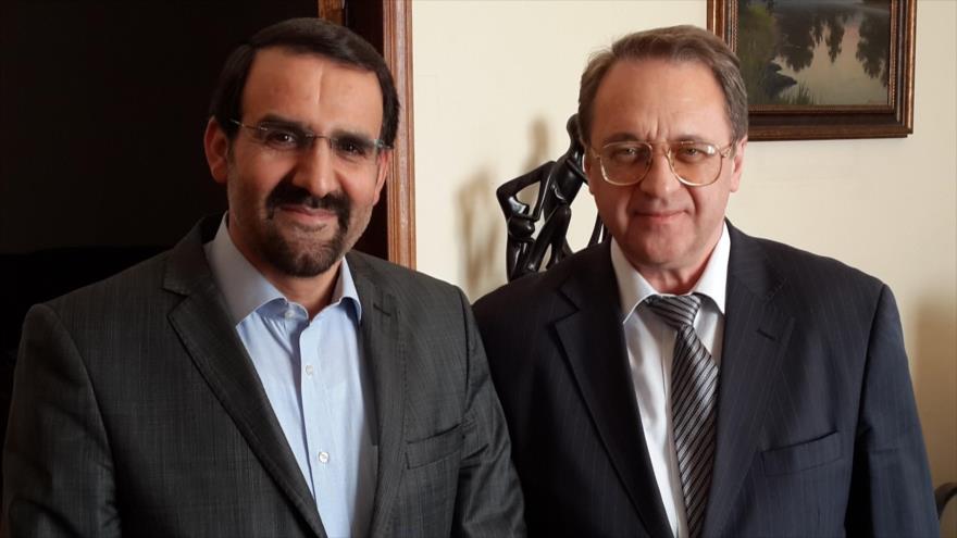 El embajador de Irán en Rusia, Mehdi Sanai (izda.), y el vicecanciller ruso, Mijail Bogdanov.