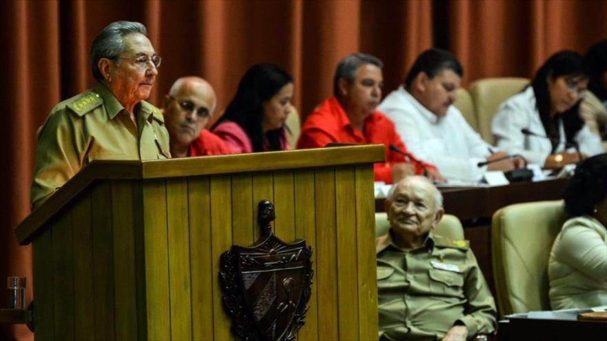 El presidente de Cuba, Raúl Castro, pronuncia un discurso en la última sesión parlamentaria de 2015 en el país caribeño. 29 de diciembre de 2015