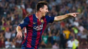 Messi celebra con un gol su partido 500 con el Barcelona