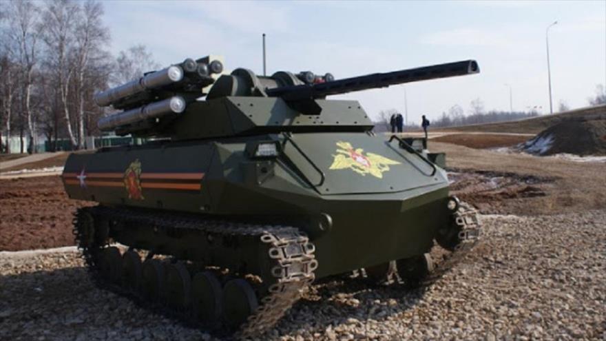 Un carro de combate robótico Uran-9.