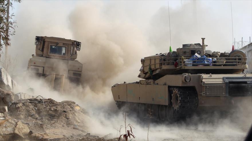 Tanques militares del cuerpo de élite antiterrorista del Ejército iraquí desplegados en Ramadi. 