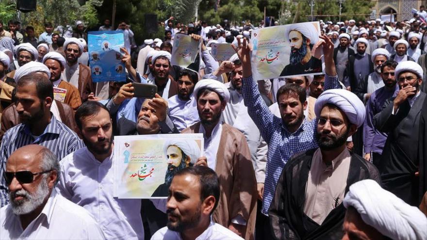 Protesta en Irán en apoyo al prominente clérigo chií sheij Nimr Baqer al-Nimr.