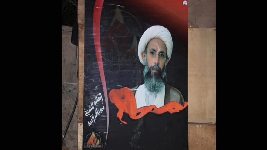 Un cartel colgado en la localidad de Al-Awamiya, en la provincia oriental de Al-Sharqiya, en demanda de la liberación del sheij Nimr Baqer al-Nimr, 9 de mayo de 2015.