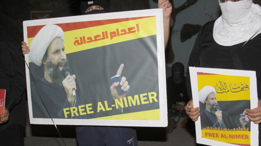 Saudíes en la localidad de Al-Awamiya, en la provincia oriental de Al-Sharqiya, demandan la anulación de sentencia de muerte contra el clérigo chií Nimr Baqer al-Nimr, 9 de mayo de 2015.