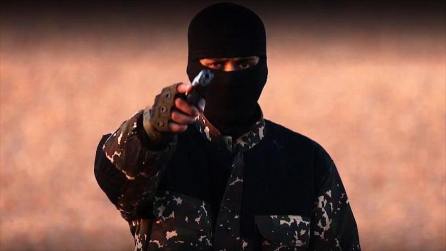 Imagen captada de un video difundido por el grupo terrorista EIIL (Daesh, en árabe), que muestra supuestamente la ejecución de cinco personas acusadas de espionaje para el Reino Unido.