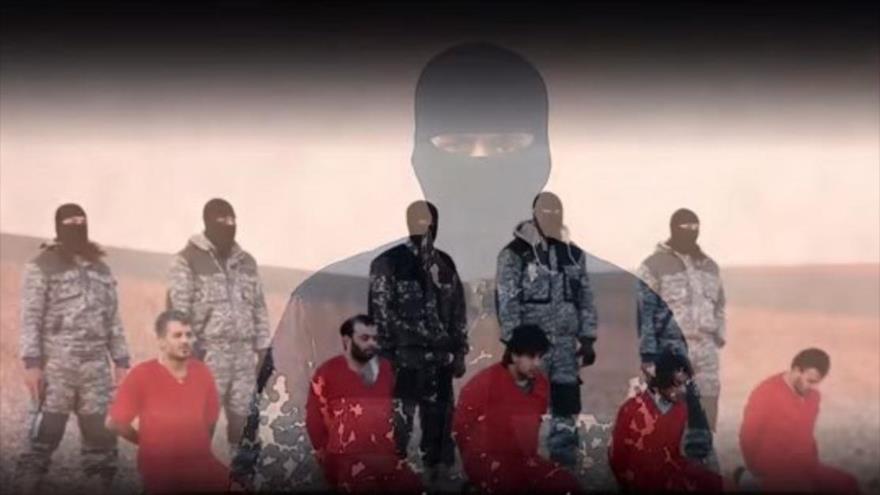 Imagen captada de un video difundido por el grupo terrorista EIIL (Daesh, en árabe), que muestra supuestamente la ejecución de cinco personas acusadas de espionaje para el Reino Unido.