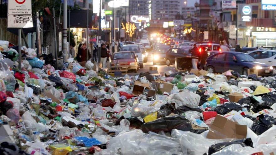 Bolsas de basura tiradas en Nápoles, la ciudad más poblada del sur de Italia.