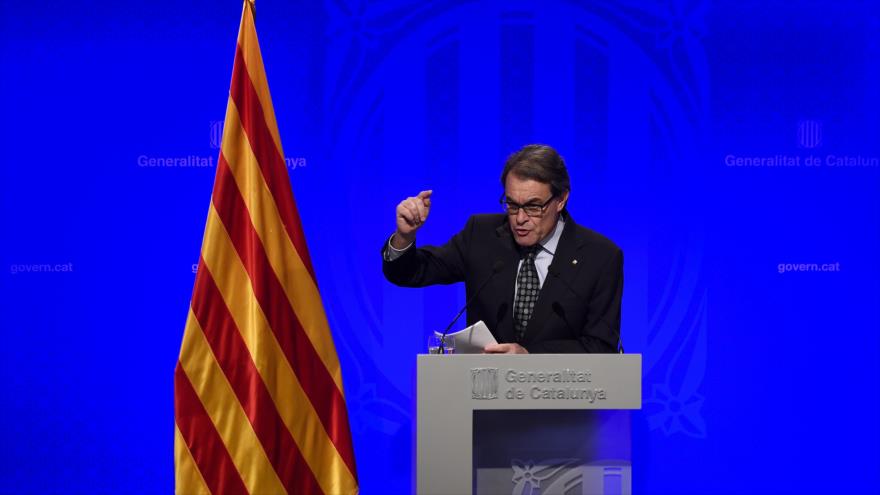 El presidente en funciones de la comunidad autónoma de Cataluña (noreste de España), Artur Mas, durante una rueda de prensa en Barcelona, 5 de enero de 2016. 