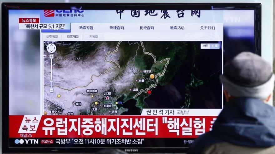 La televisión estatal coreana anuncia el ensayo de la prueba atómica, 6 de enero de 2016.